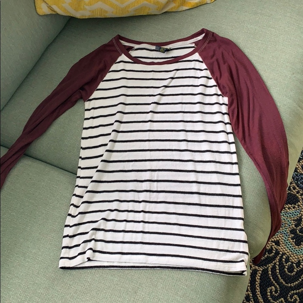 WOMENS XS MAROON BLACK WHITE LONG SLEEVE STRIPED